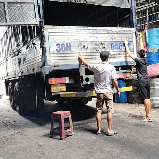 VẬN CHUYỂN DẦU NHÂN HẠT ĐIỀU ĐEN